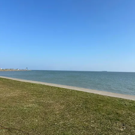 Luettje Moeoev An Der Nordsee Schillig